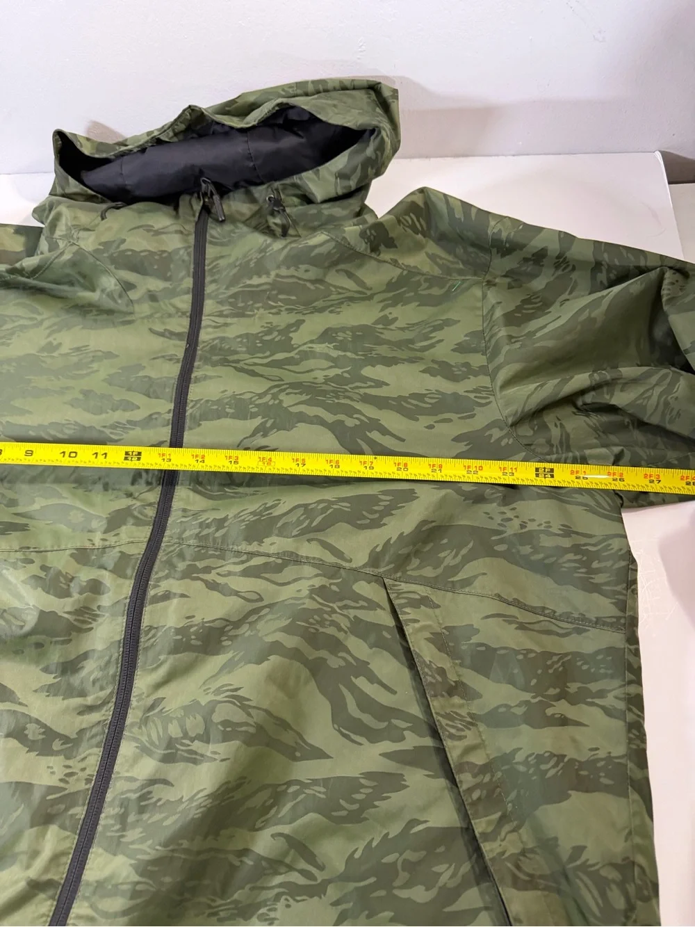 The North Face XL Men’s Tiger Camo Green Dry Vent Hooded Windbreaker Jacket S17